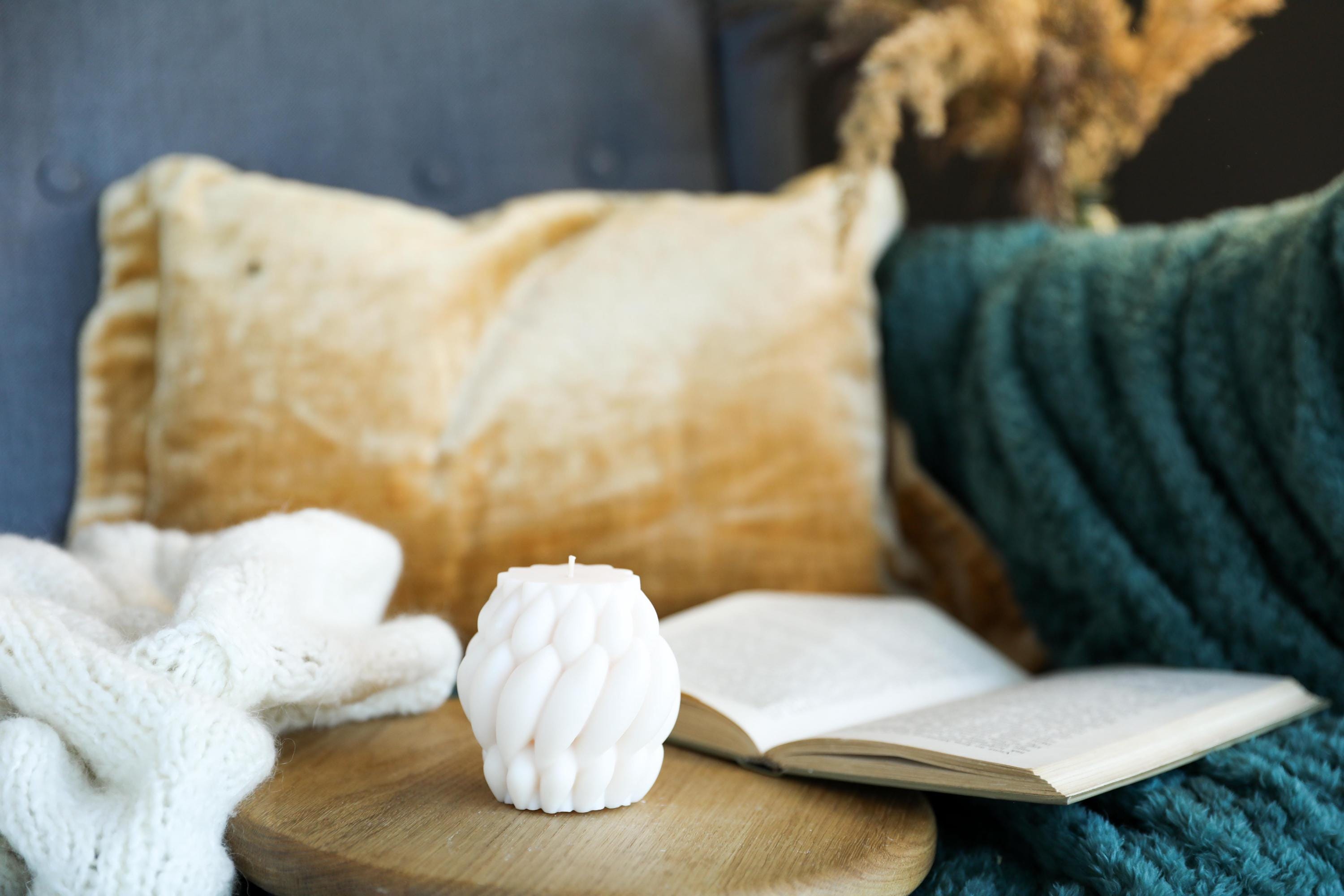 Modern Knot Candle - Minimalist Geometric Home Decor, Unique Hostess Gift, Cozy Coffee Table Statement Piece