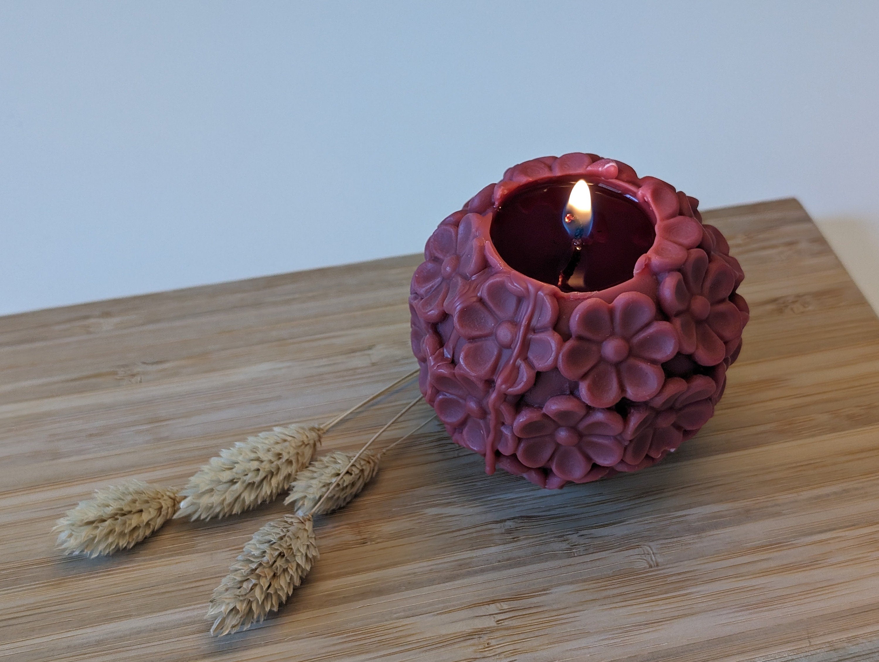 Flower Sphere Shaped Candle: Cozy Minimalist Decor, Handmade Aesthetic Floral Ball, Unique Gift for Mom, Round Rose Accent