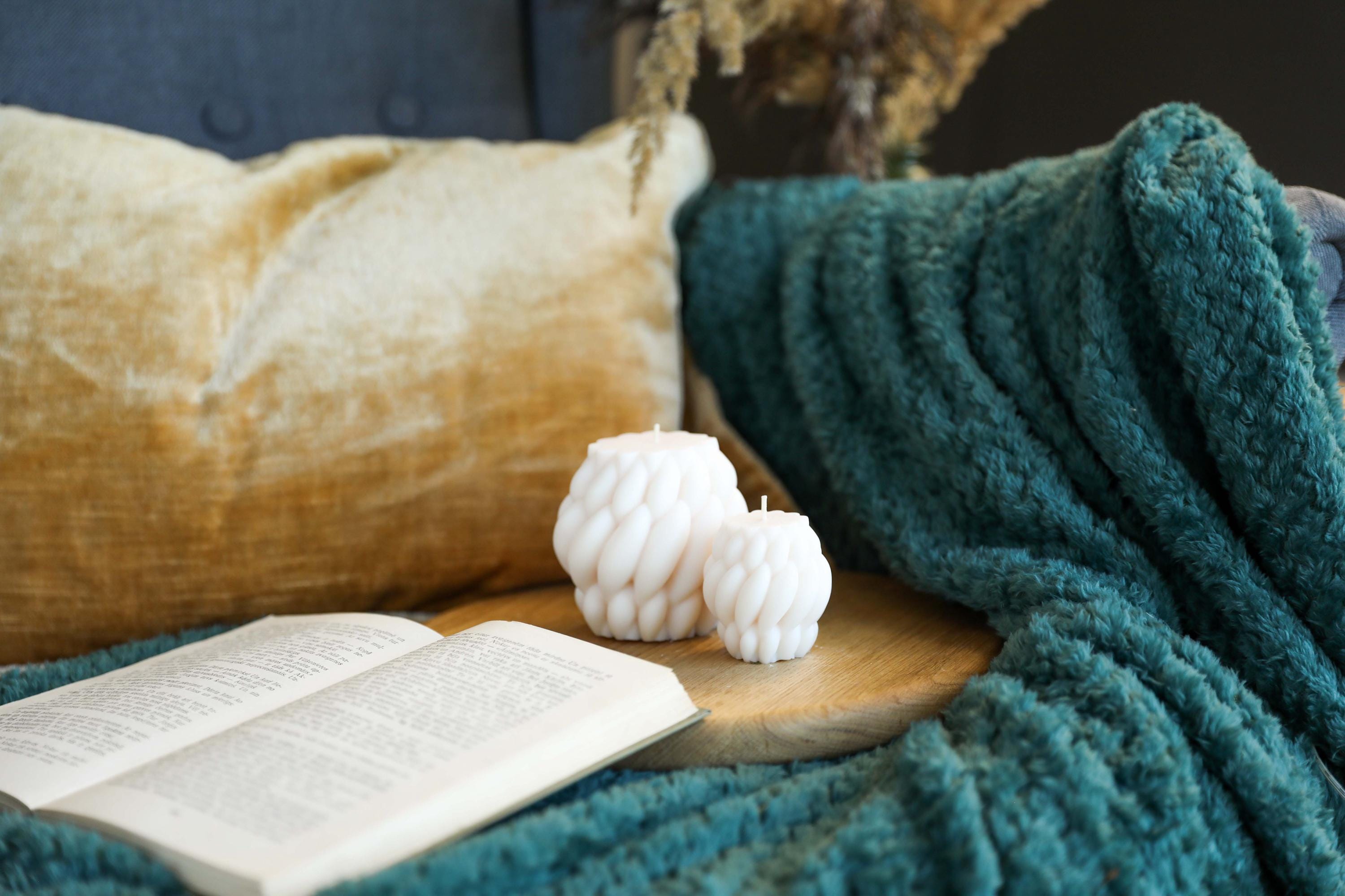 Modern Knot Candle - Minimalist Geometric Home Decor, Unique Hostess Gift, Cozy Coffee Table Statement Piece