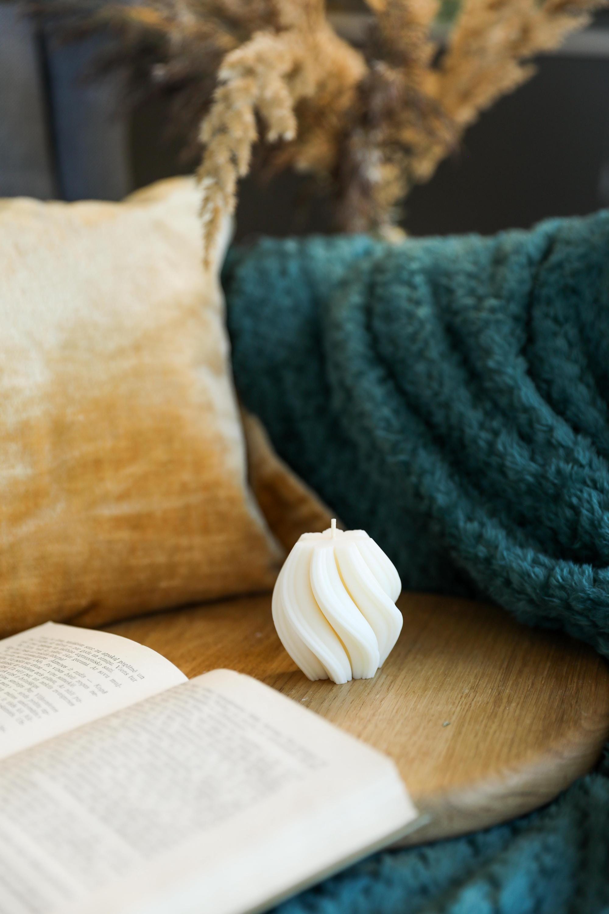 Wave Decorative Candle – Modern Coffee Table Decor, Cozy Home Gift, Birthday or Housewarming Gift for Friends & Sisters